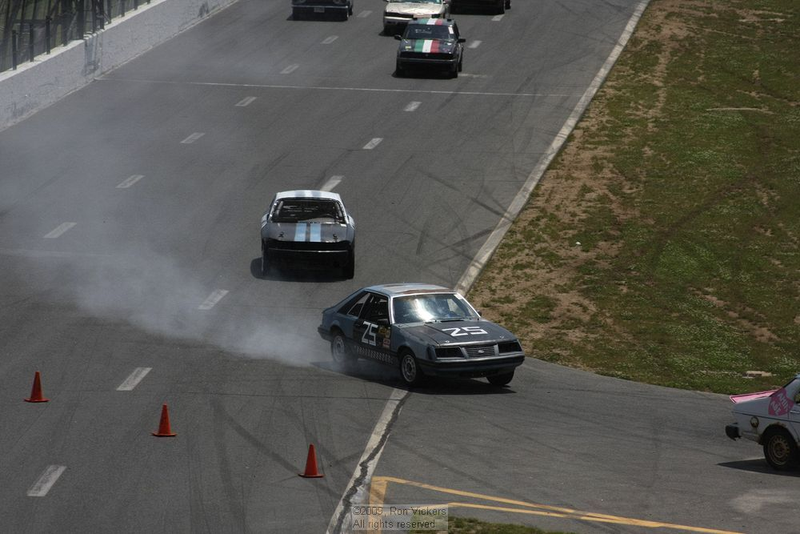 Illustration for article titled The 24 Hours Of LeMons New England 2009 Über Gallery, Part 2